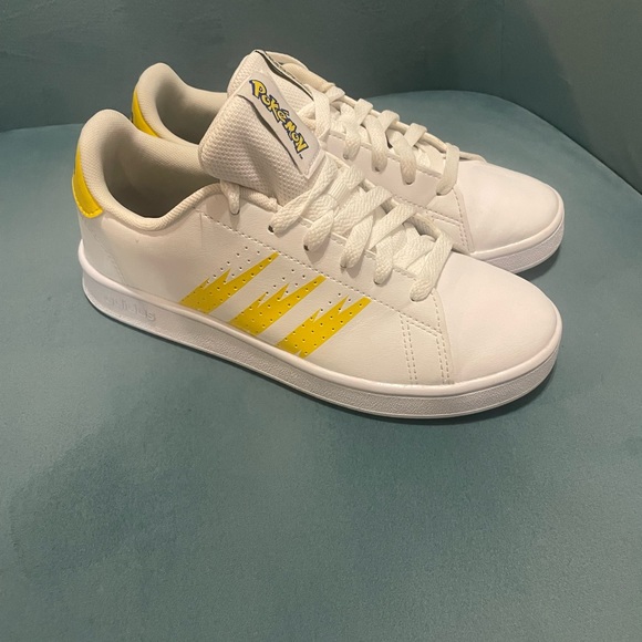 RARE FIND: Boys adidas Pokemon x Advantage J 'Pikachu shoes Size 3 US - Picture 2 of 15